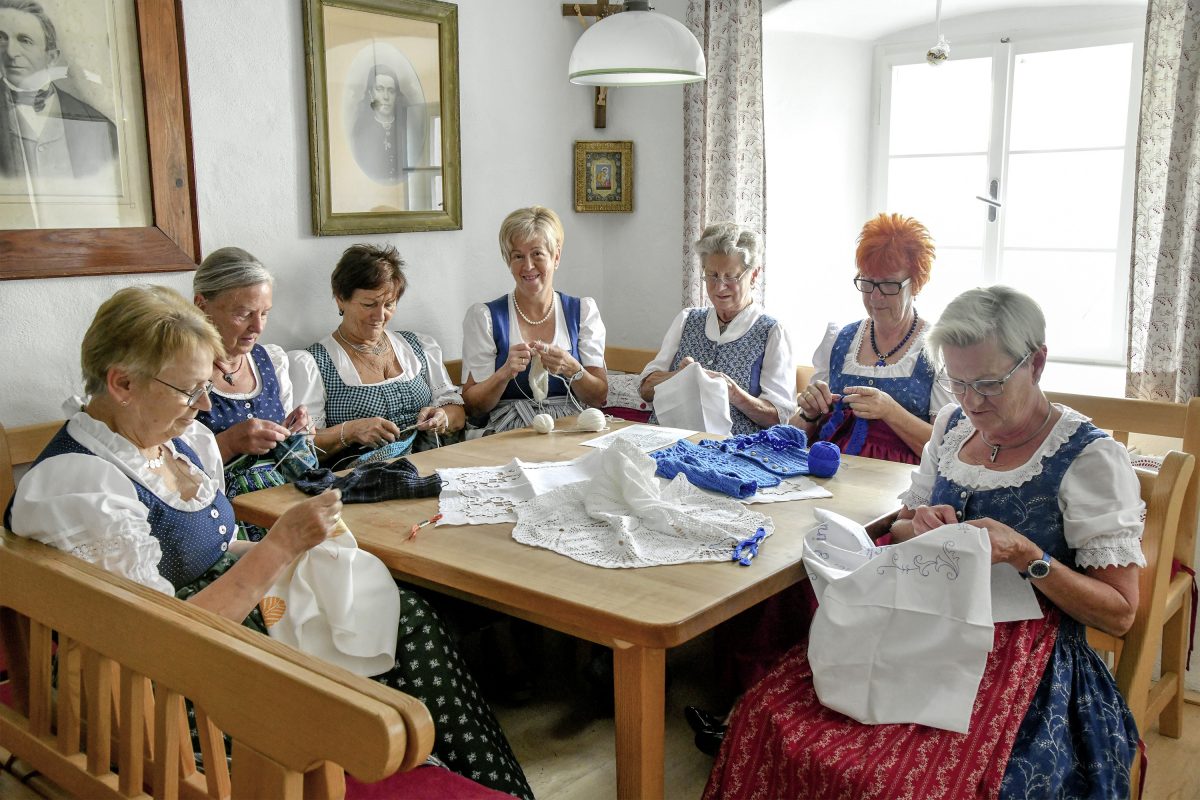 Oberneukirchner Brauchtumsmarkt  „Nåd´l und Fåd´n“